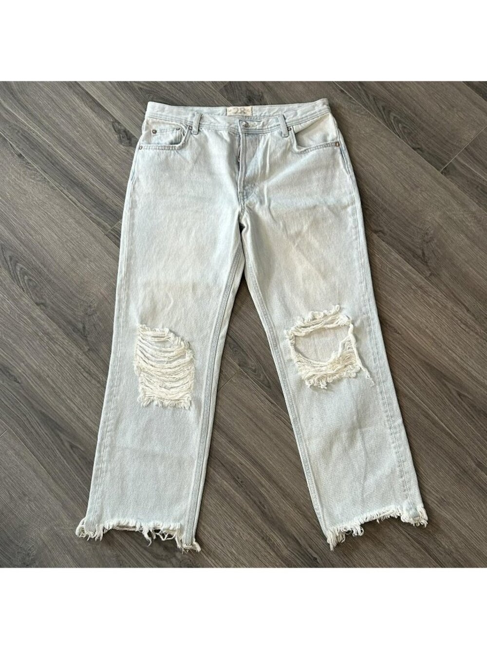 We The Free People Jeans Womens 28 Fits 32 Light Wash Maggie Distressed Fringe
